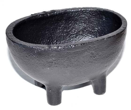 2 1/2" Oval cast iron cauldron